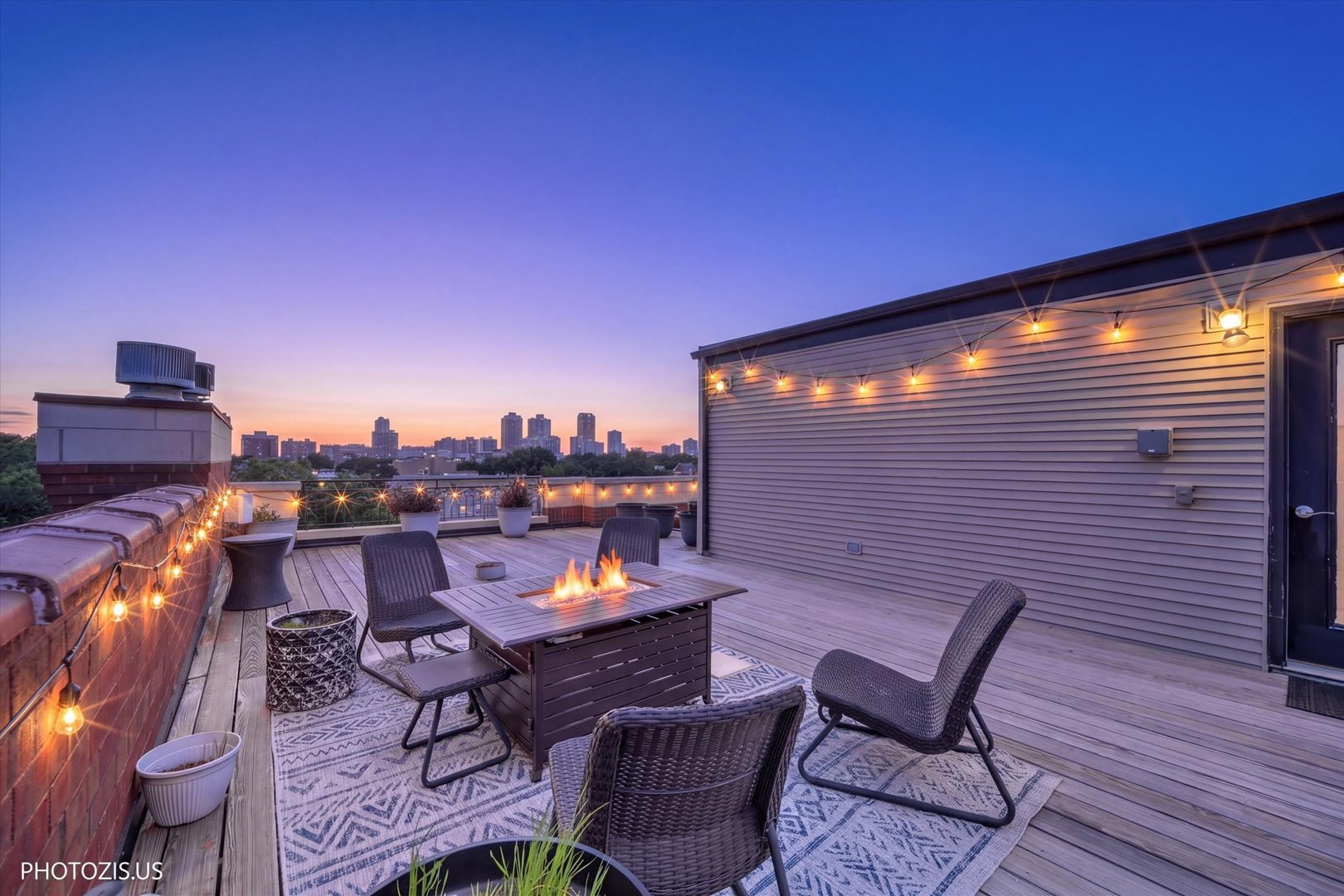 2914 N Sheffield Avenue Unit: 4N
