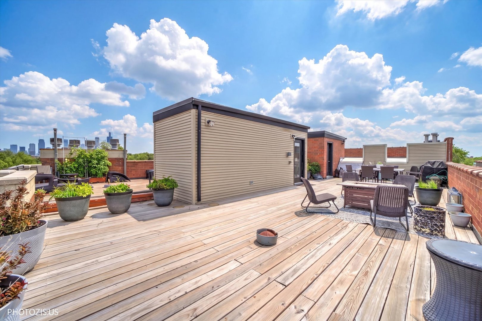 2914 N Sheffield Avenue Unit: 4N
