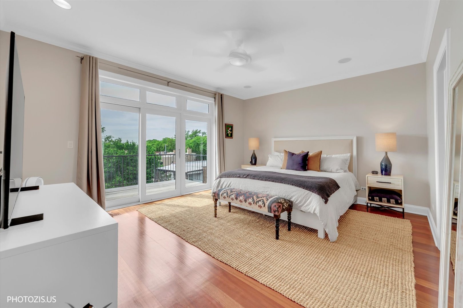 2914 N Sheffield Avenue Unit: 4N