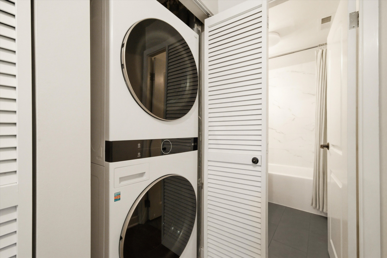 2501 W Bryn Mawr Avenue Unit: 302