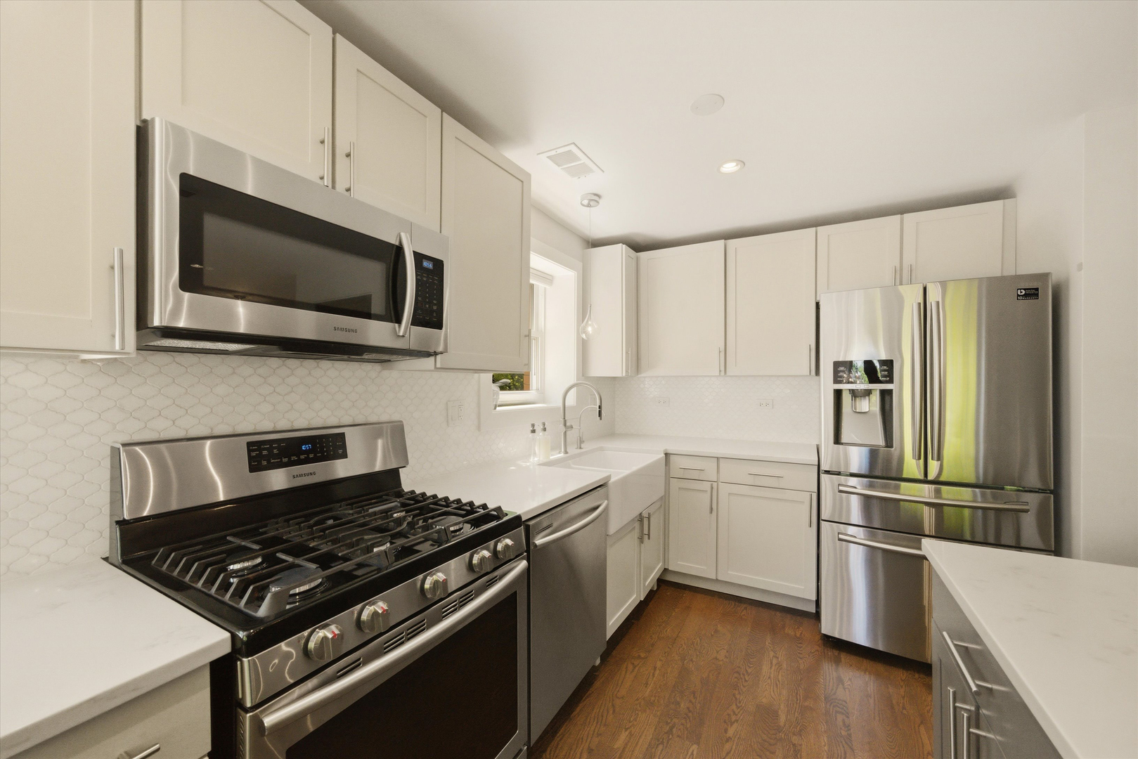 2501 W Bryn Mawr Avenue Unit: 302