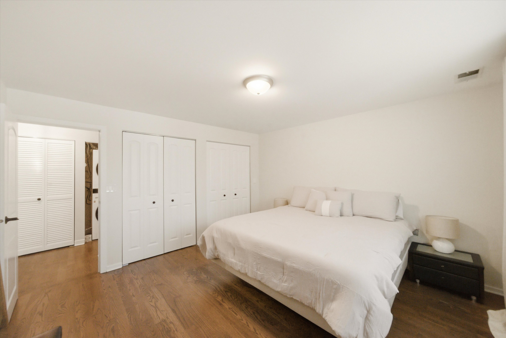2501 W Bryn Mawr Avenue Unit: 302