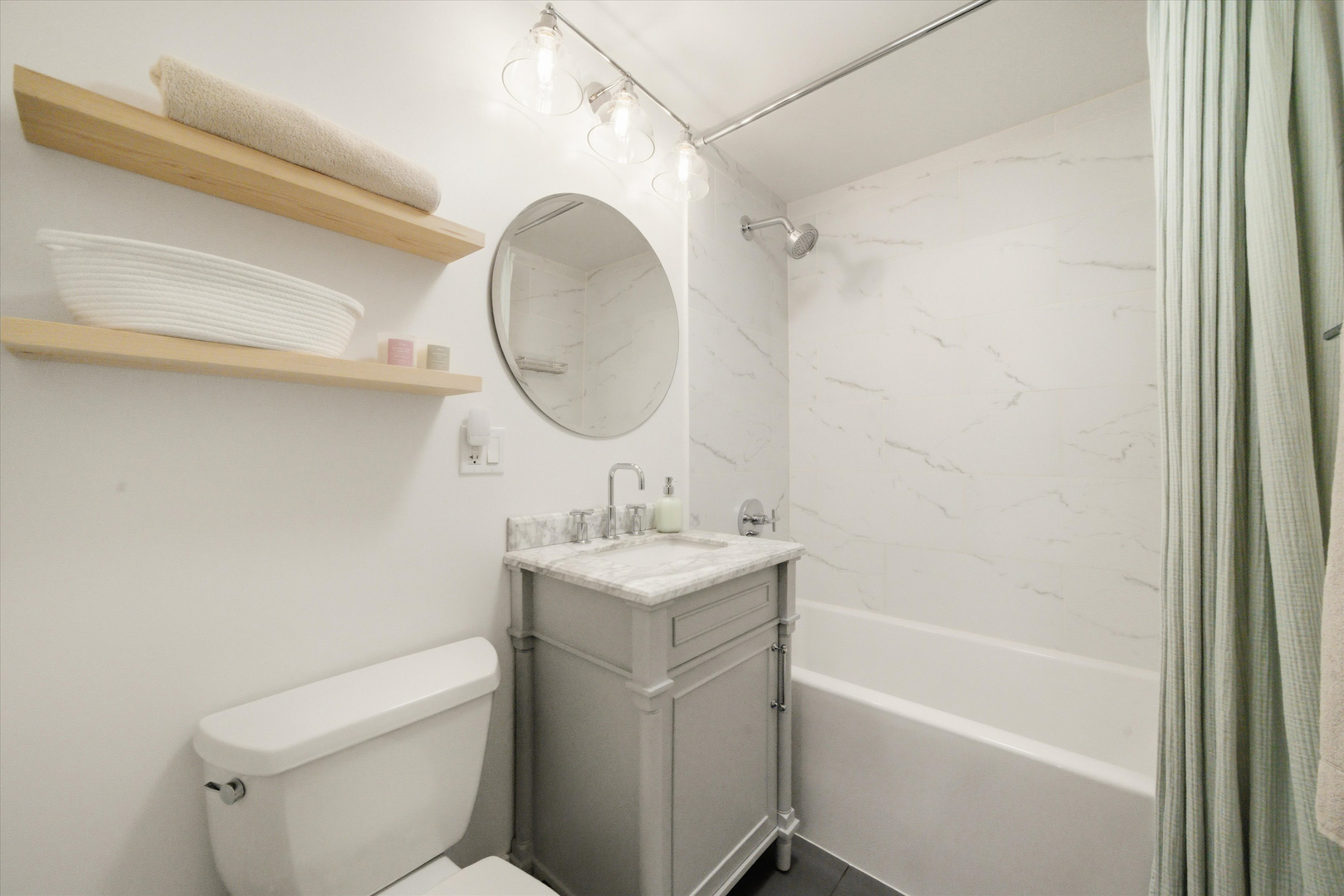 2501 W Bryn Mawr Avenue Unit: 302