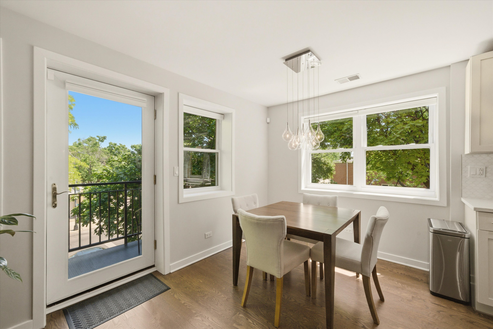 2501 W Bryn Mawr Avenue Unit: 302