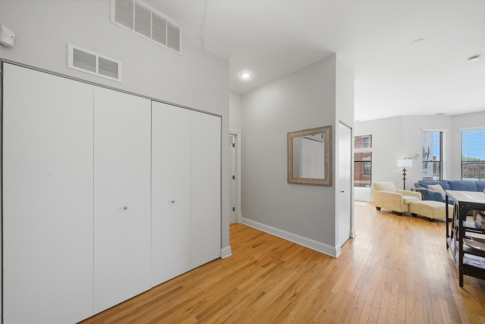3175 N Lincoln Avenue Unit: 302