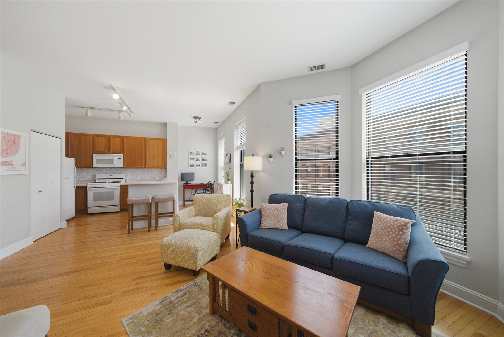 3175 N Lincoln Avenue Unit: 302