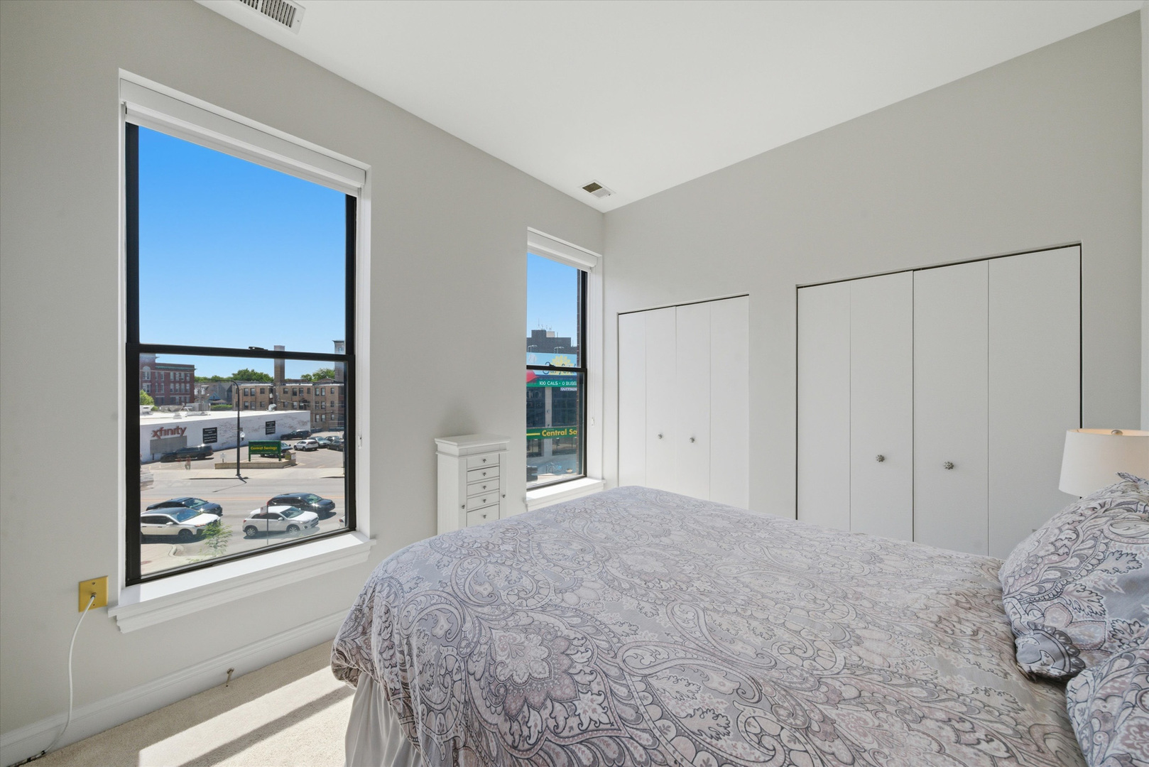 3175 N Lincoln Avenue Unit: 302
