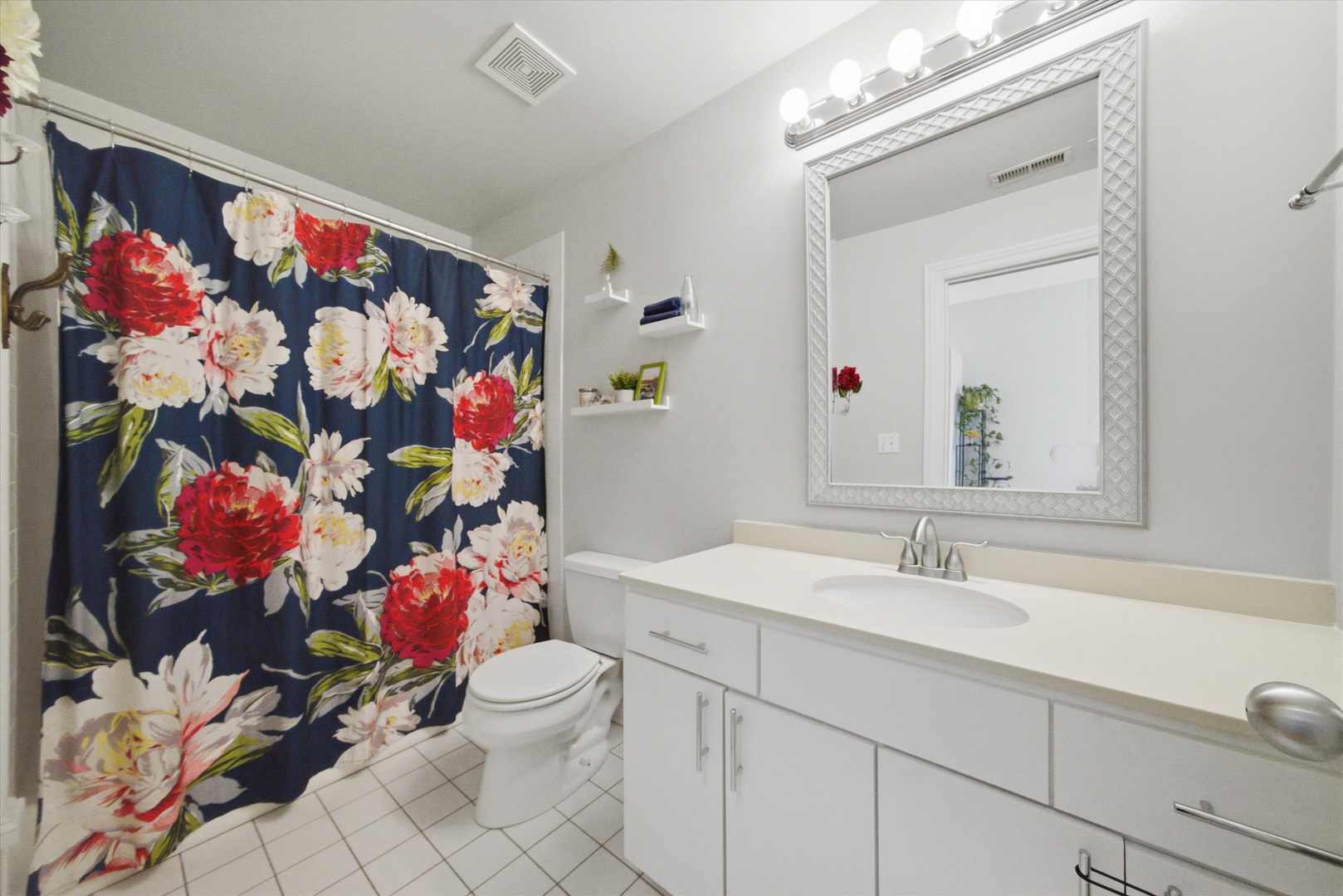 3175 N Lincoln Avenue Unit: 302