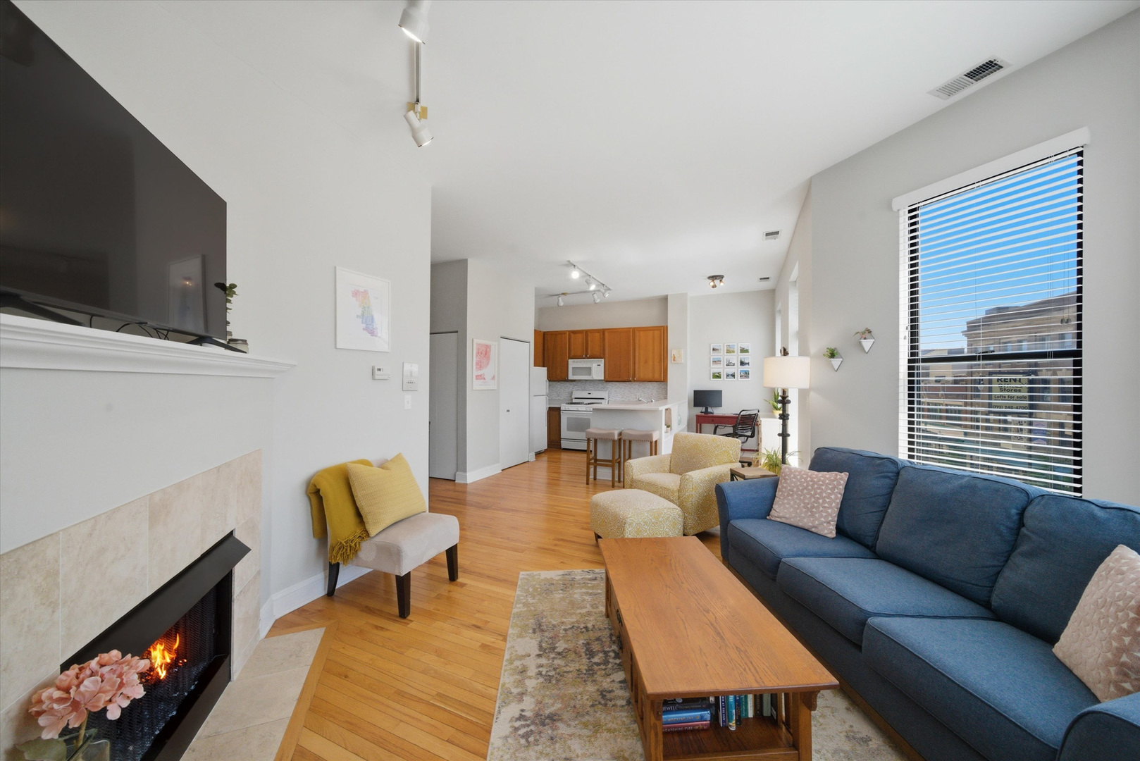3175 N Lincoln Avenue Unit: 302