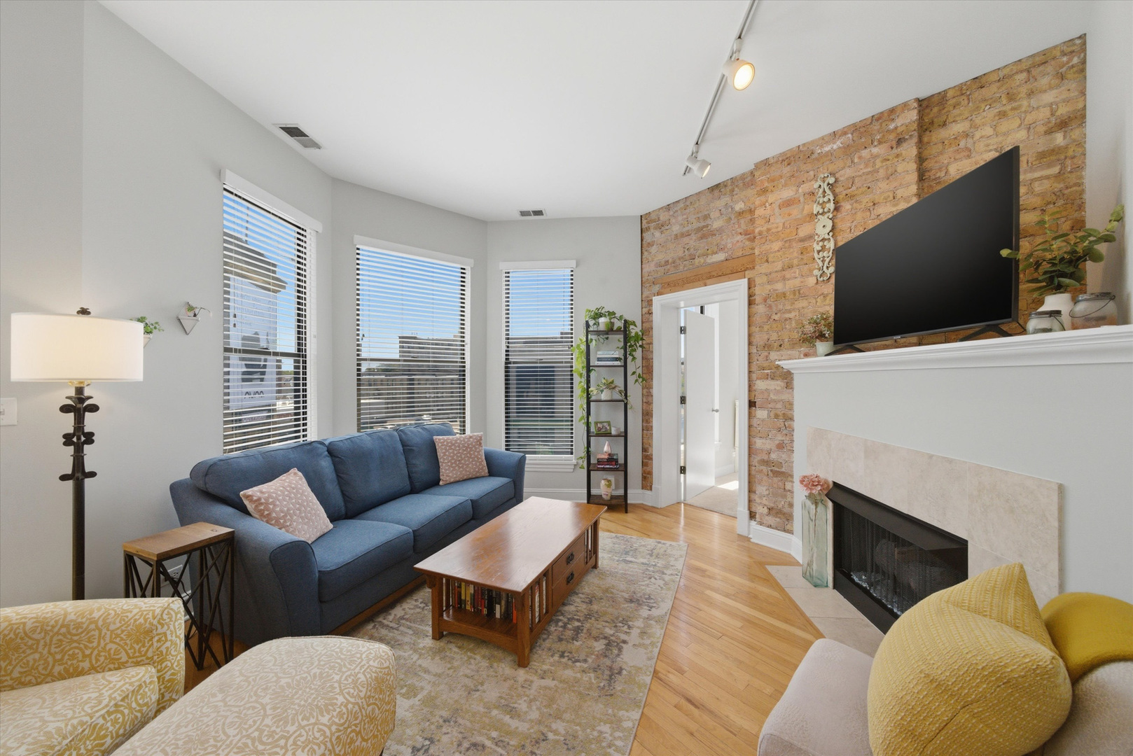 3175 N Lincoln Avenue Unit: 302