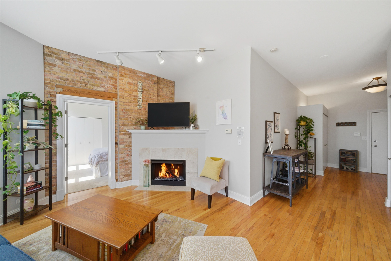 3175 N Lincoln Avenue Unit: 302