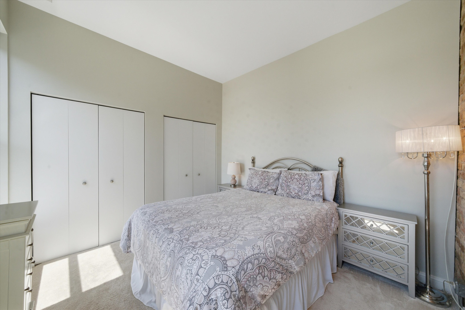 3175 N Lincoln Avenue Unit: 302