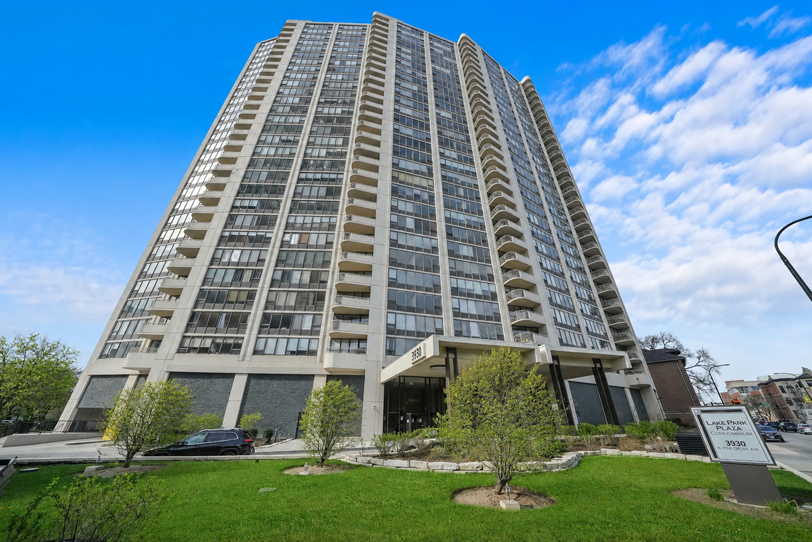 3930 N Pine Grove Avenue Unit: 316