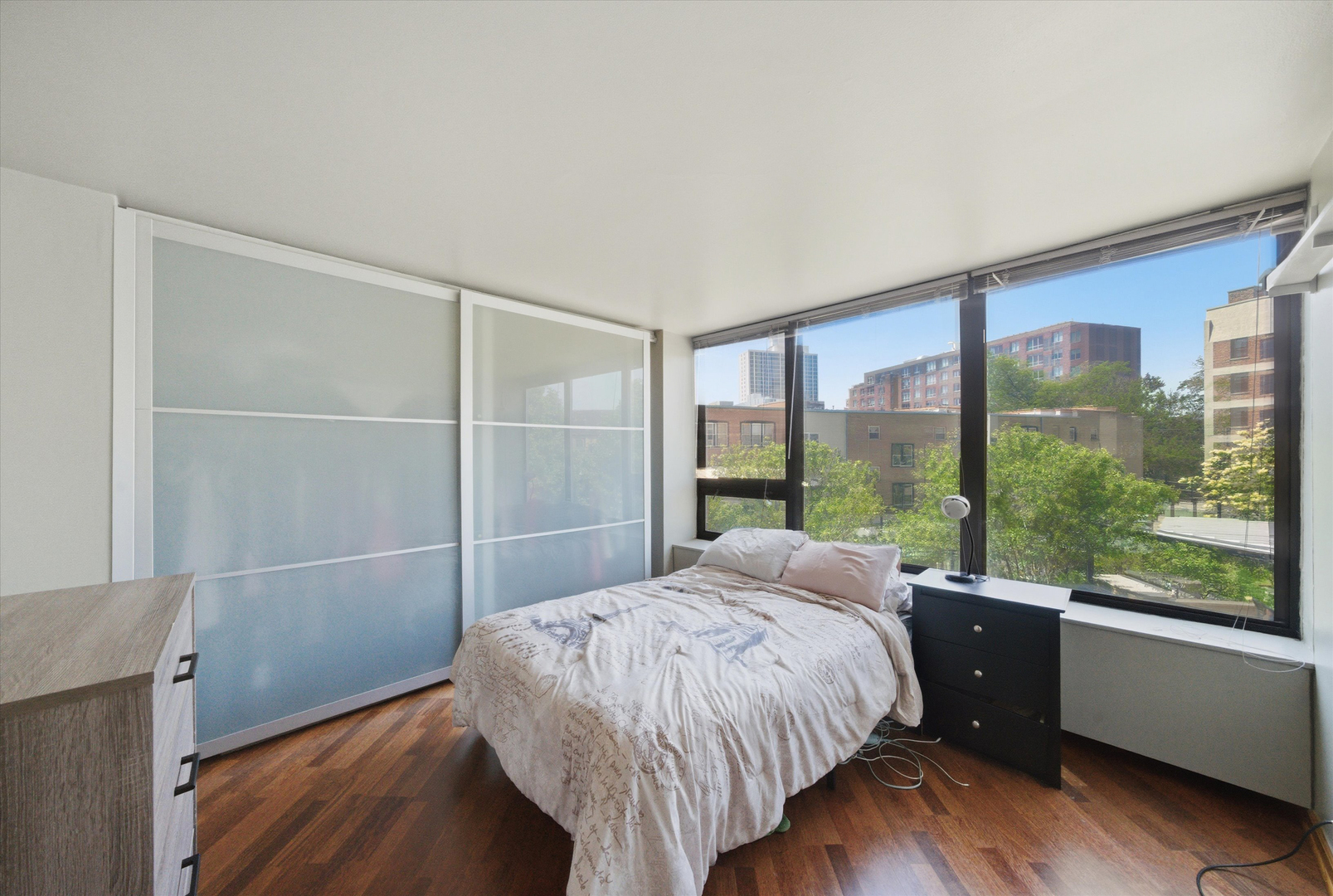 3930 N Pine Grove Avenue Unit: 316