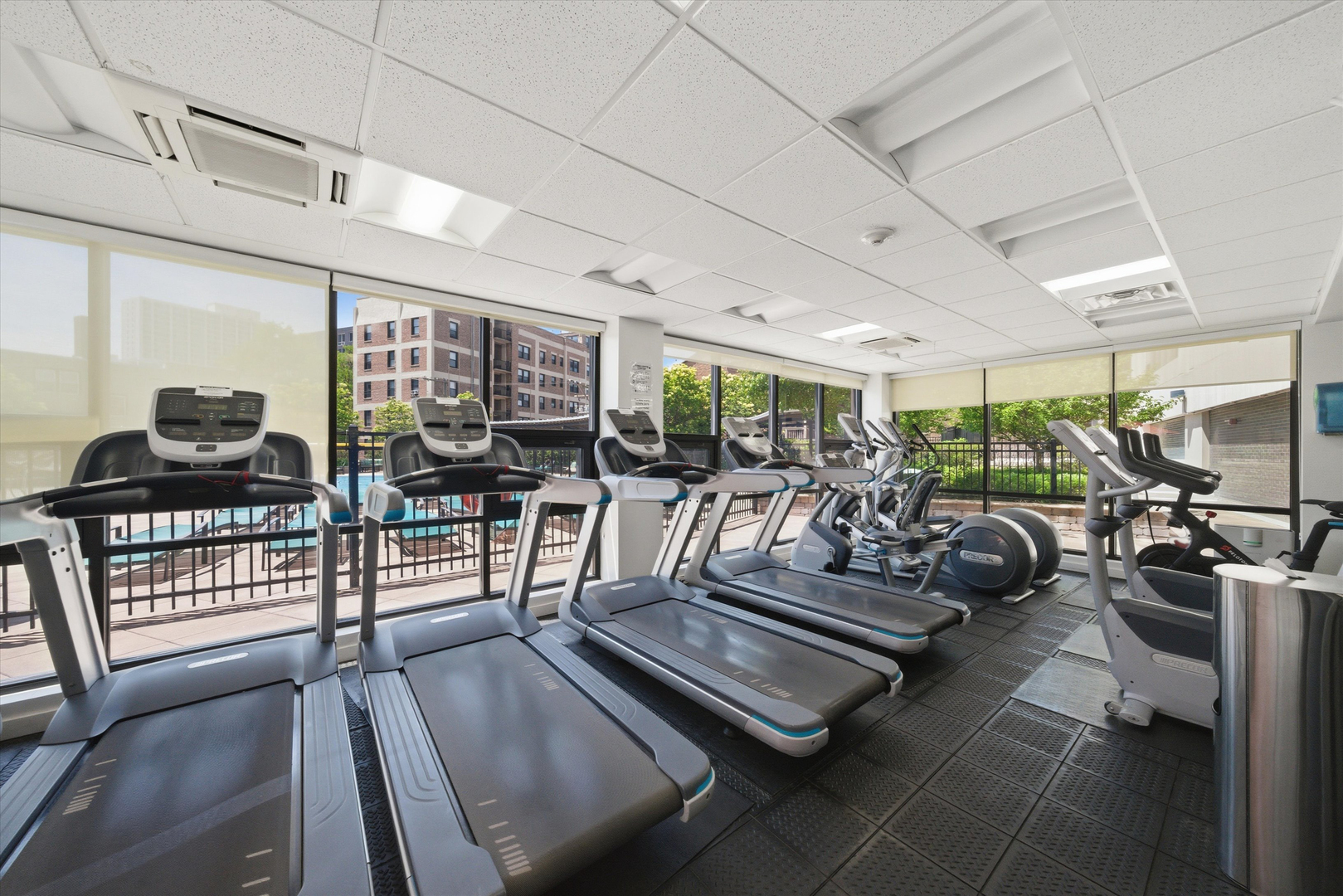 3930 N Pine Grove Avenue Unit: 316