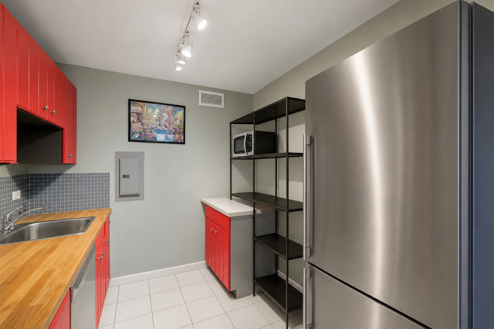 3930 N Pine Grove Avenue Unit: 316