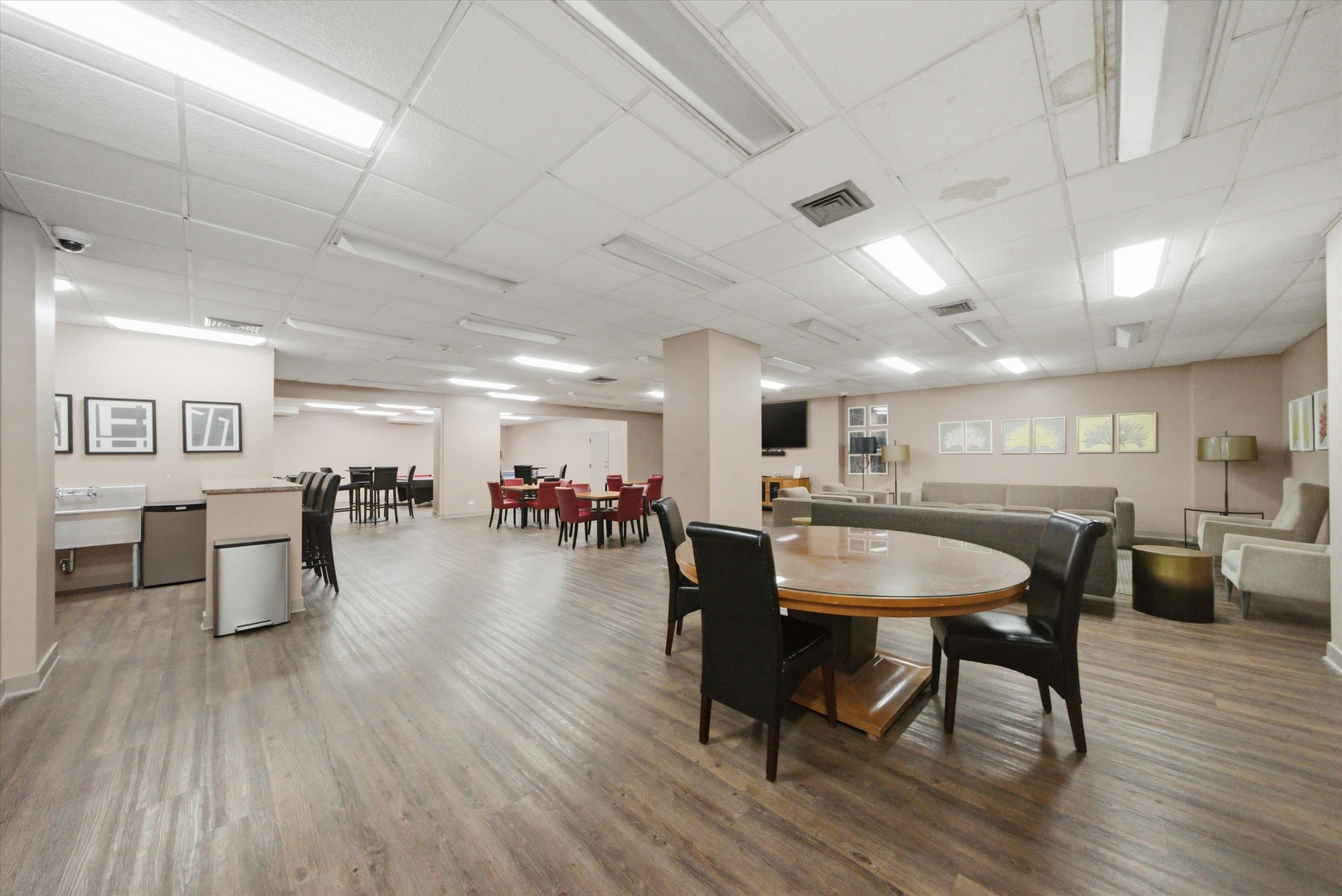 3930 N Pine Grove Avenue Unit: 316