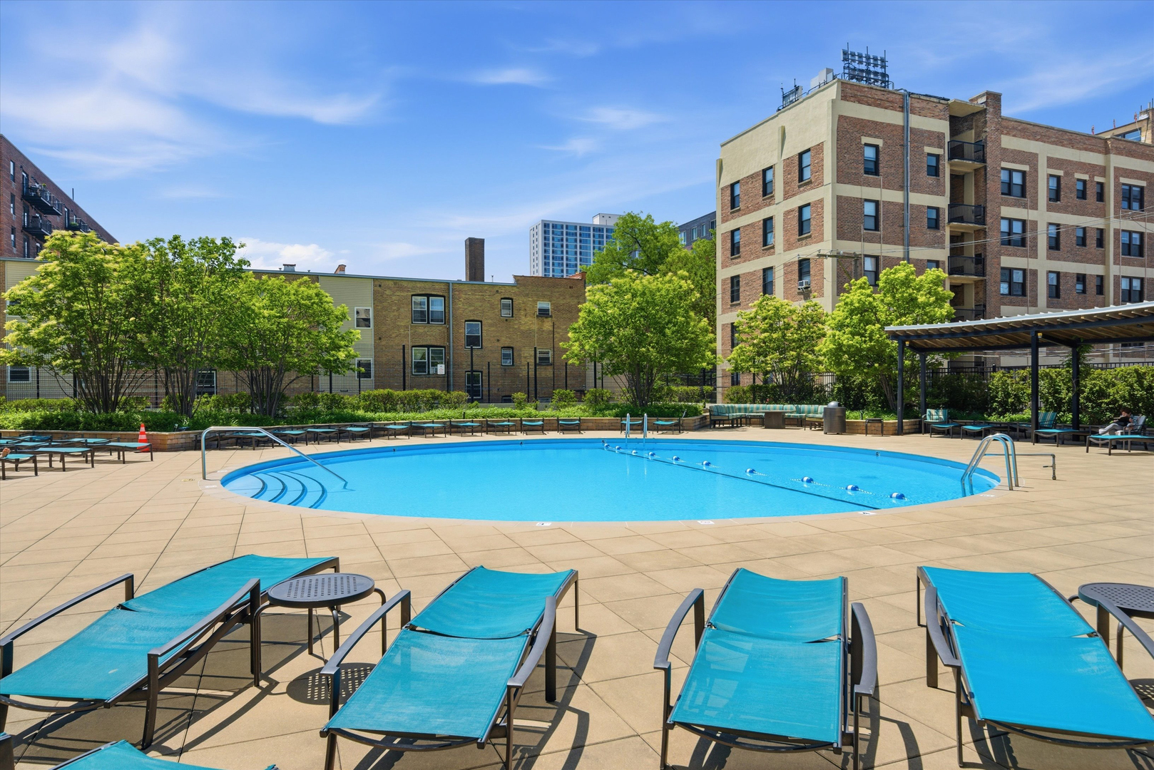 3930 N Pine Grove Avenue Unit: 316