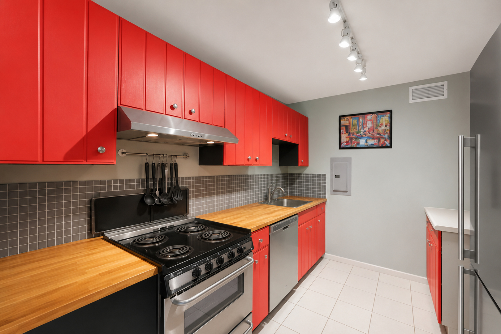 3930 N Pine Grove Avenue Unit: 316