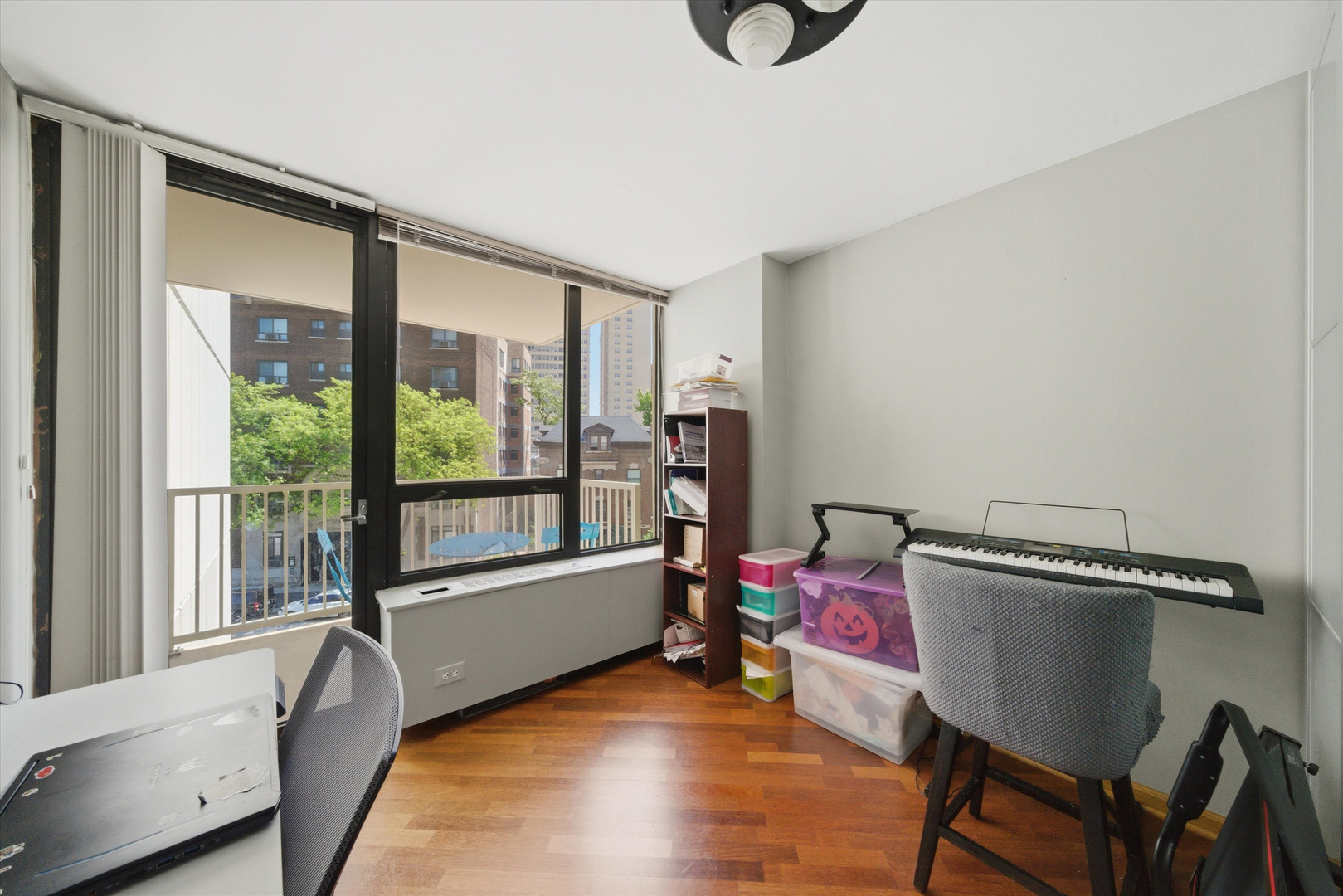 3930 N Pine Grove Avenue Unit: 316