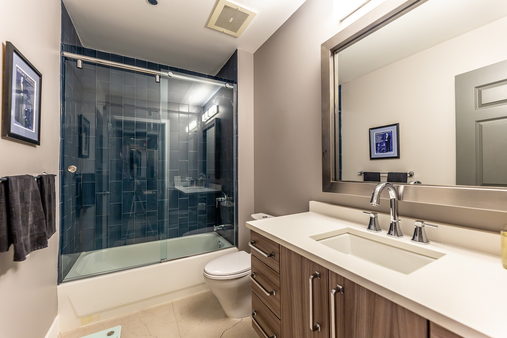720 N Larrabee Street Unit: 203