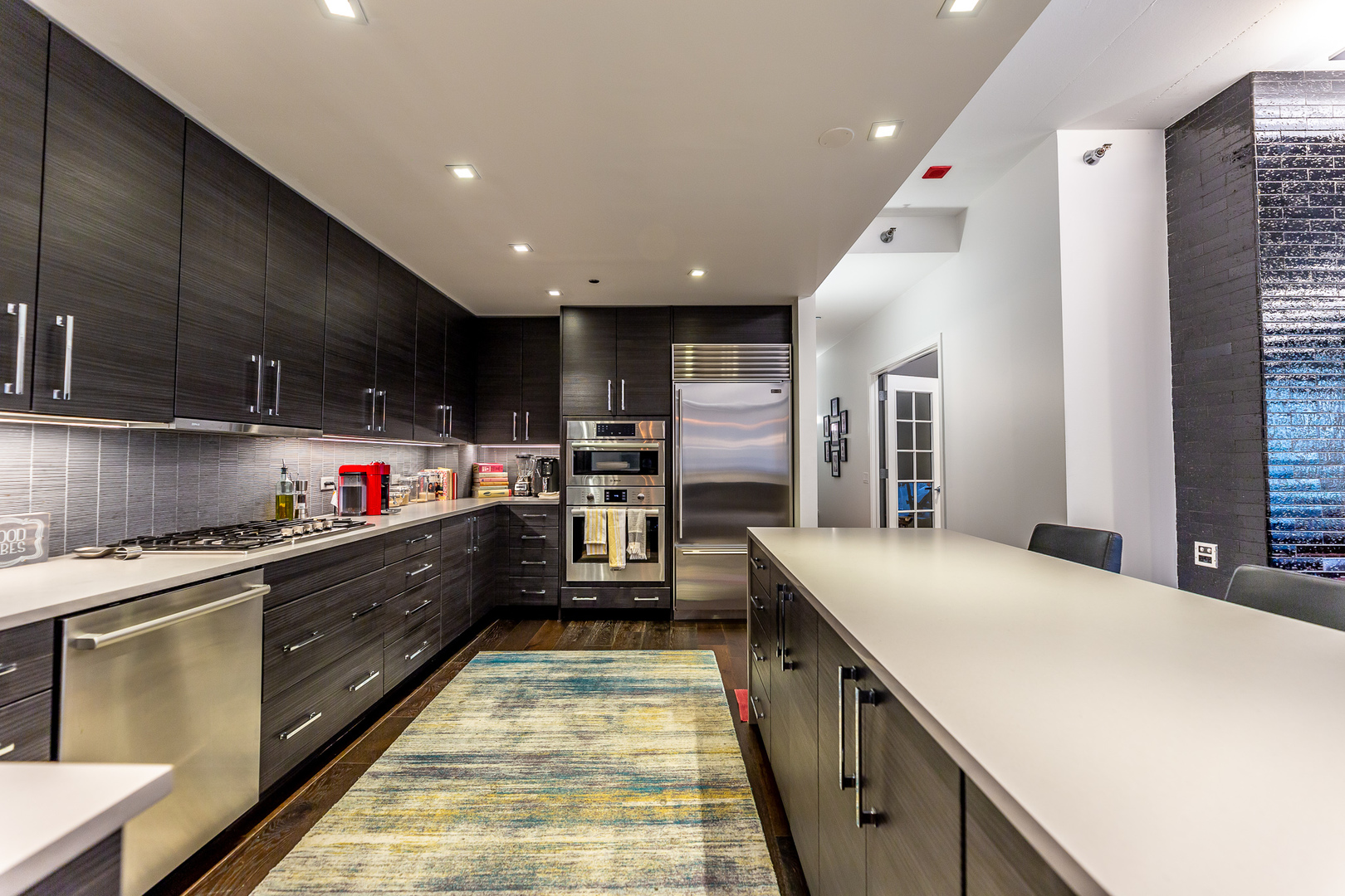 720 N Larrabee Street Unit: 203