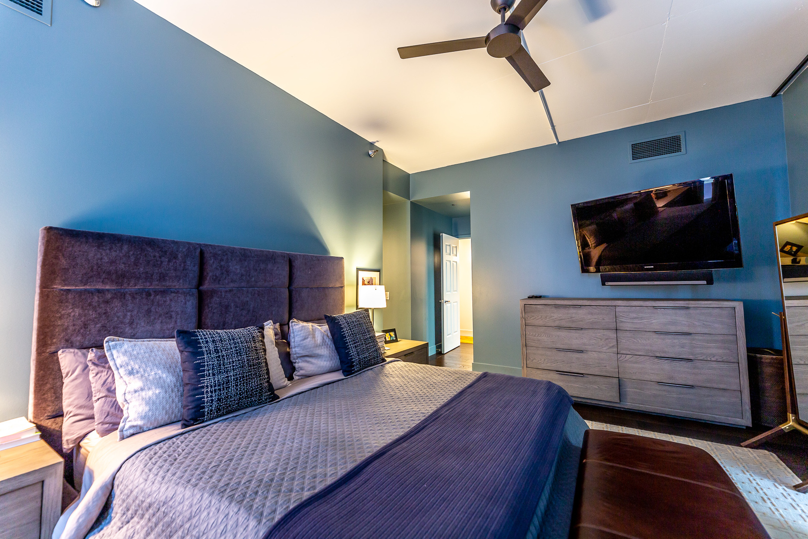 720 N Larrabee Street Unit: 203