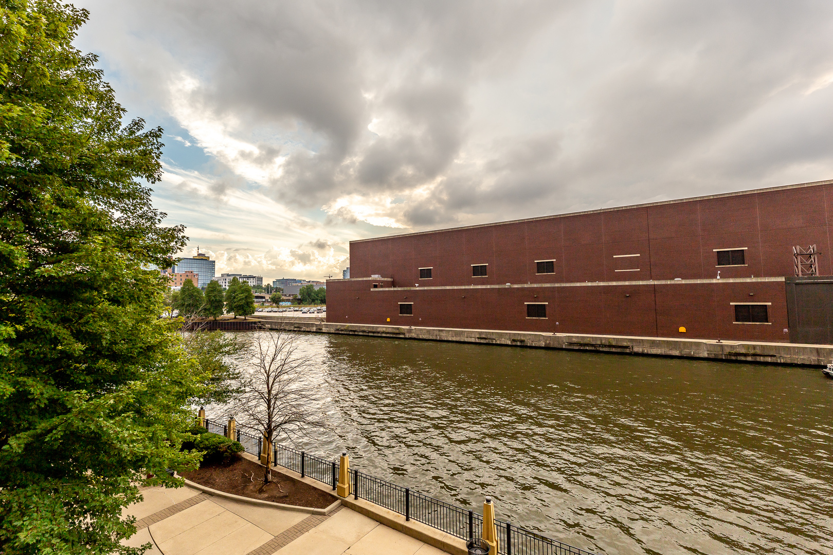 720 N Larrabee Street Unit: 203