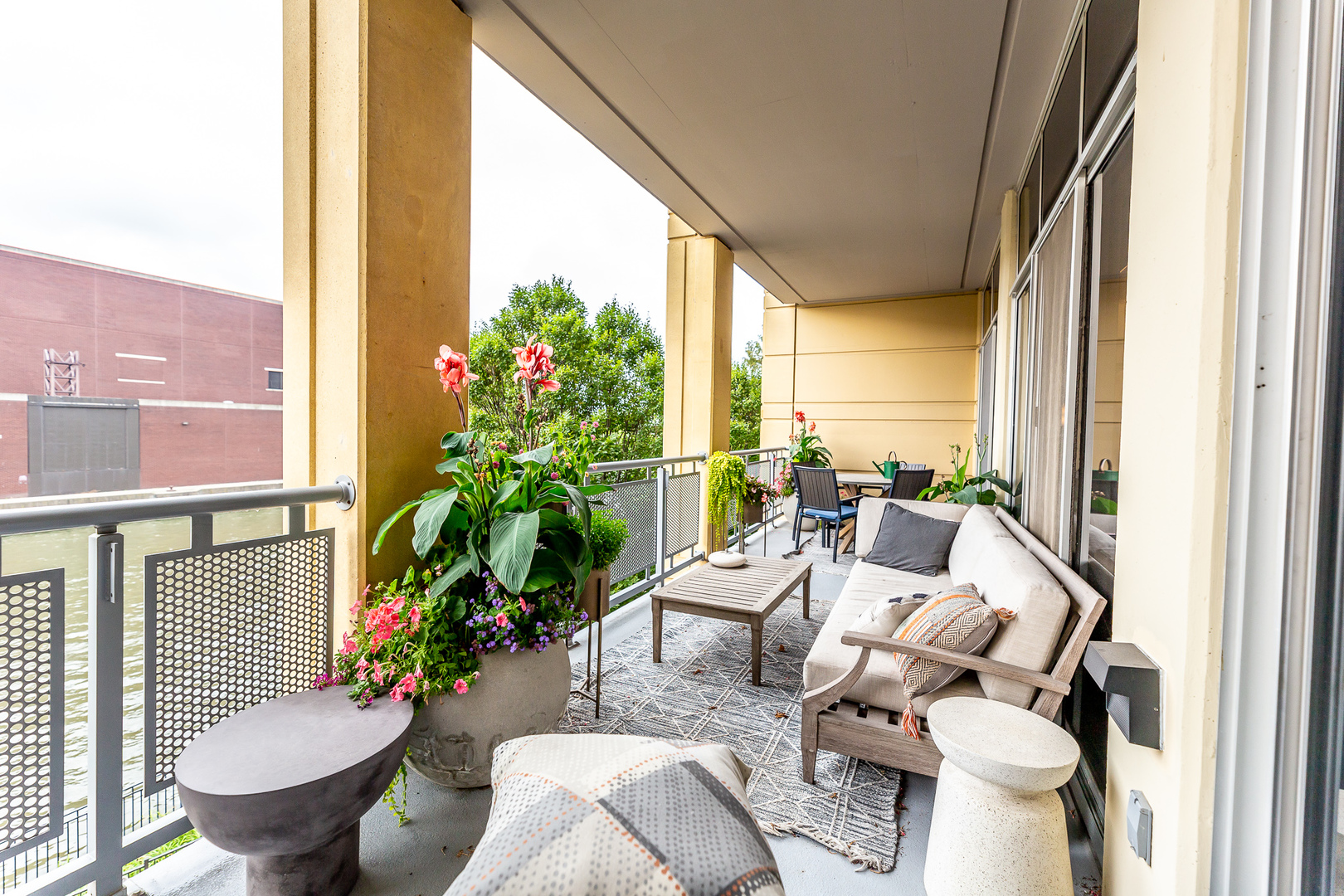 720 N Larrabee Street Unit: 203