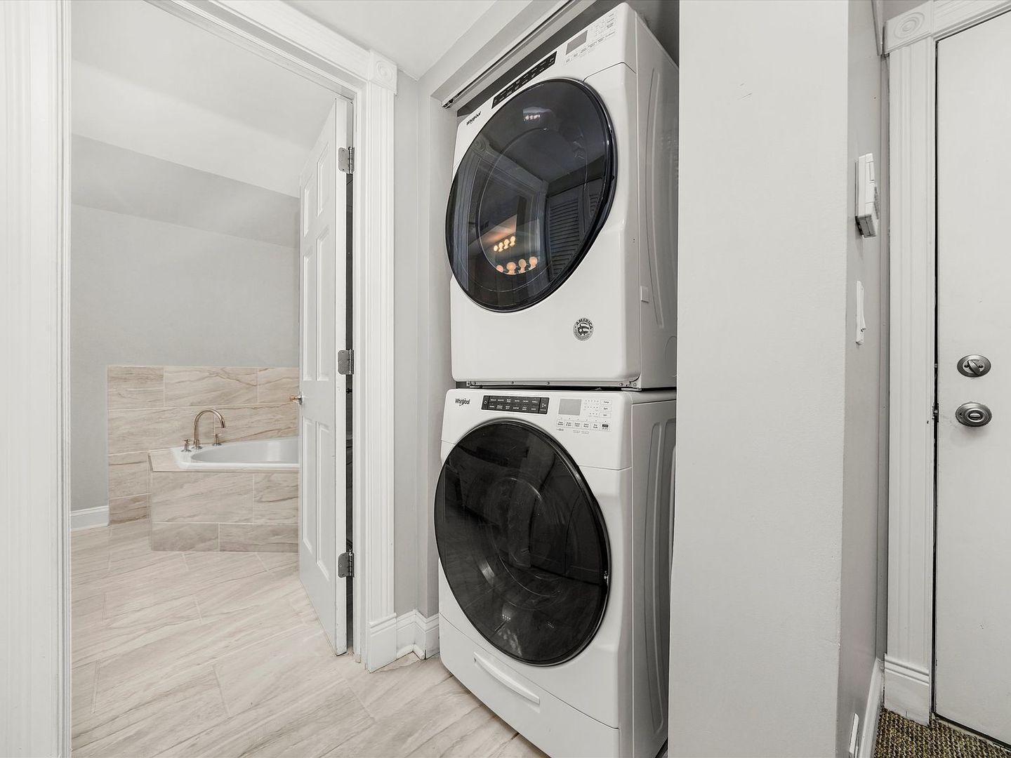 2430 W Iowa Street Unit: 1