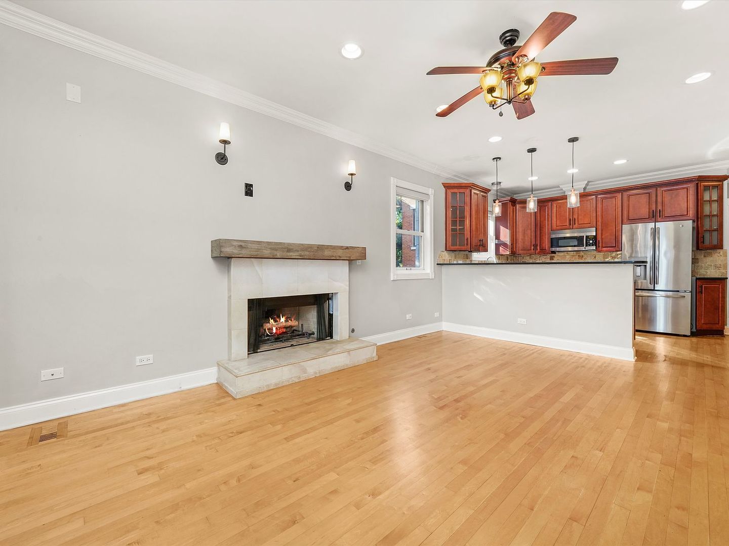 2430 W Iowa Street Unit: 1