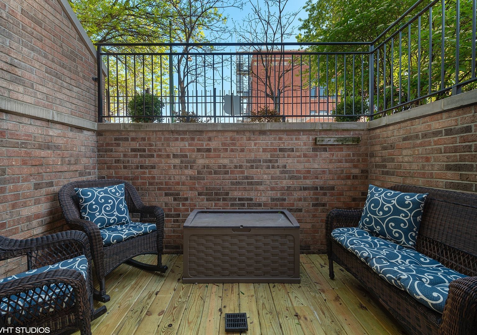2430 W Iowa Street Unit: 1