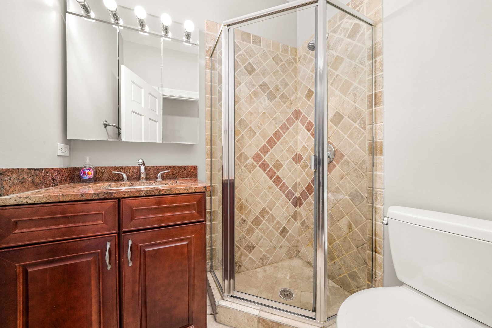 2430 W Iowa Street Unit: 1