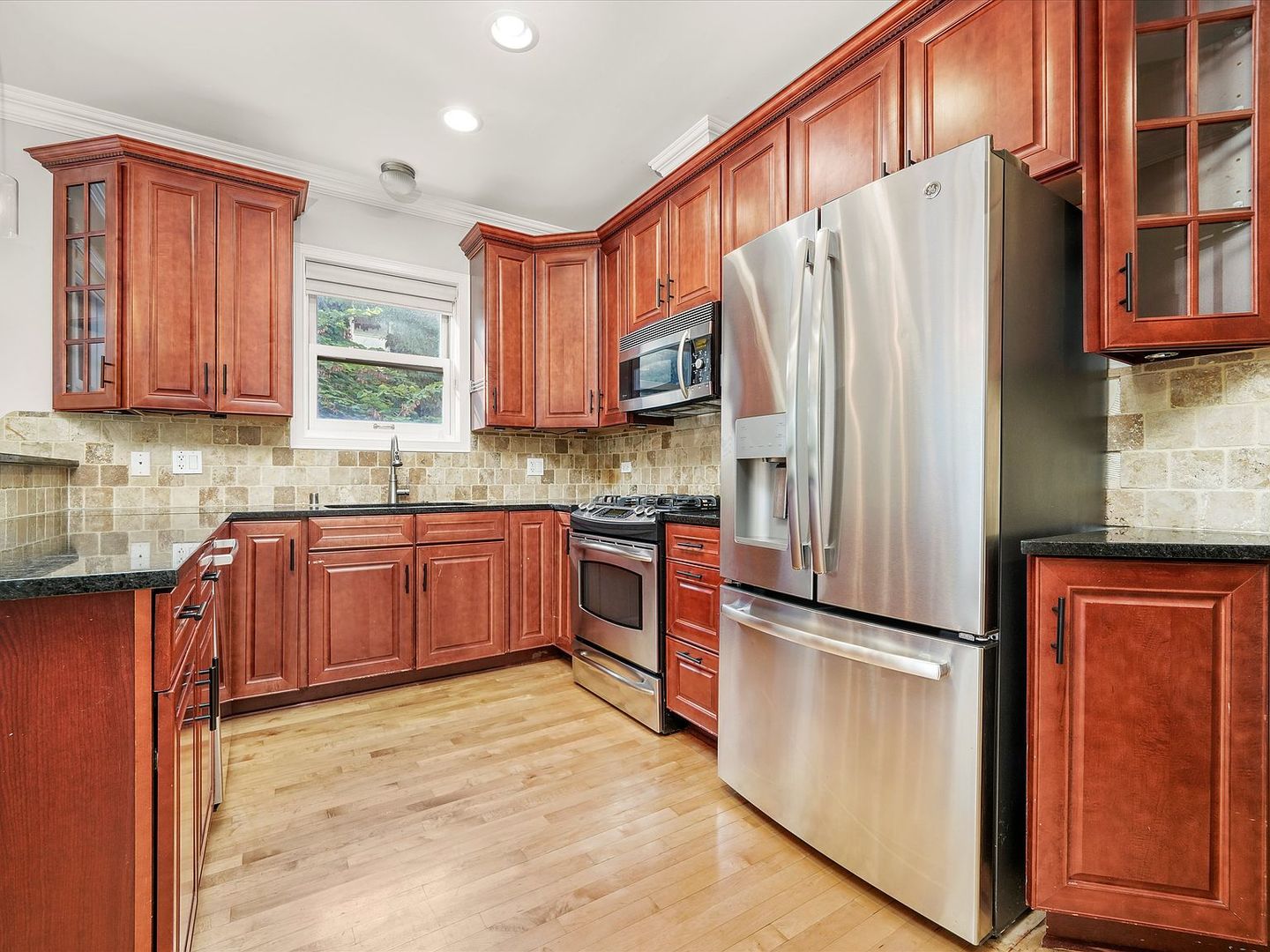 2430 W Iowa Street Unit: 1