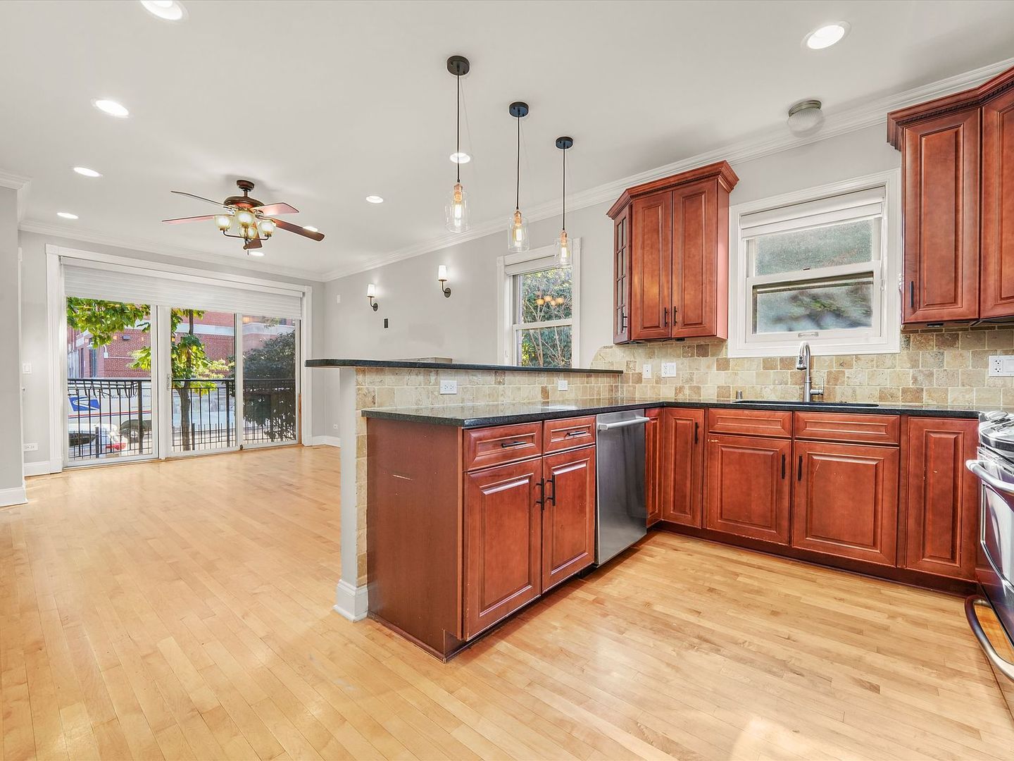 2430 W Iowa Street Unit: 1