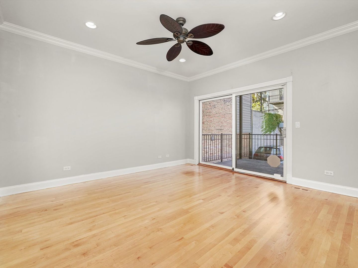 2430 W Iowa Street Unit: 1