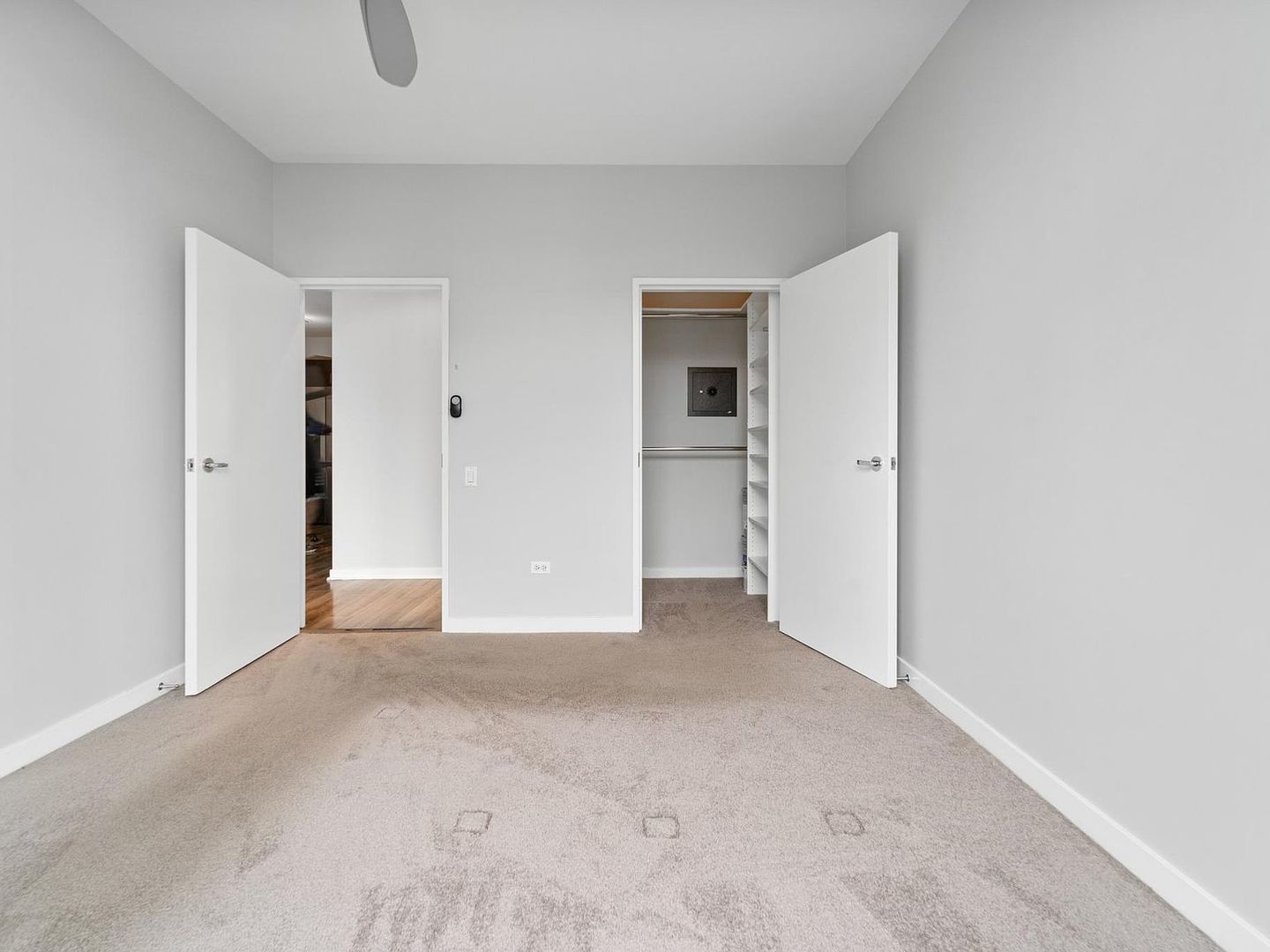 653 N Kingsbury Street Unit: 2004