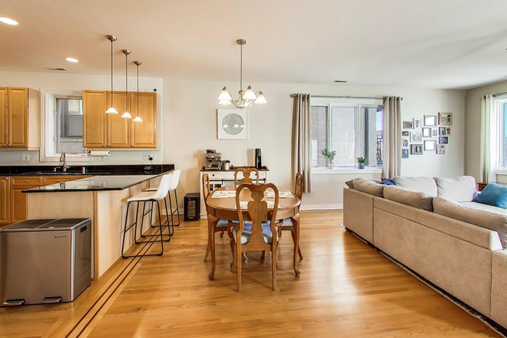 930 W Cuyler Avenue Unit: 2R
