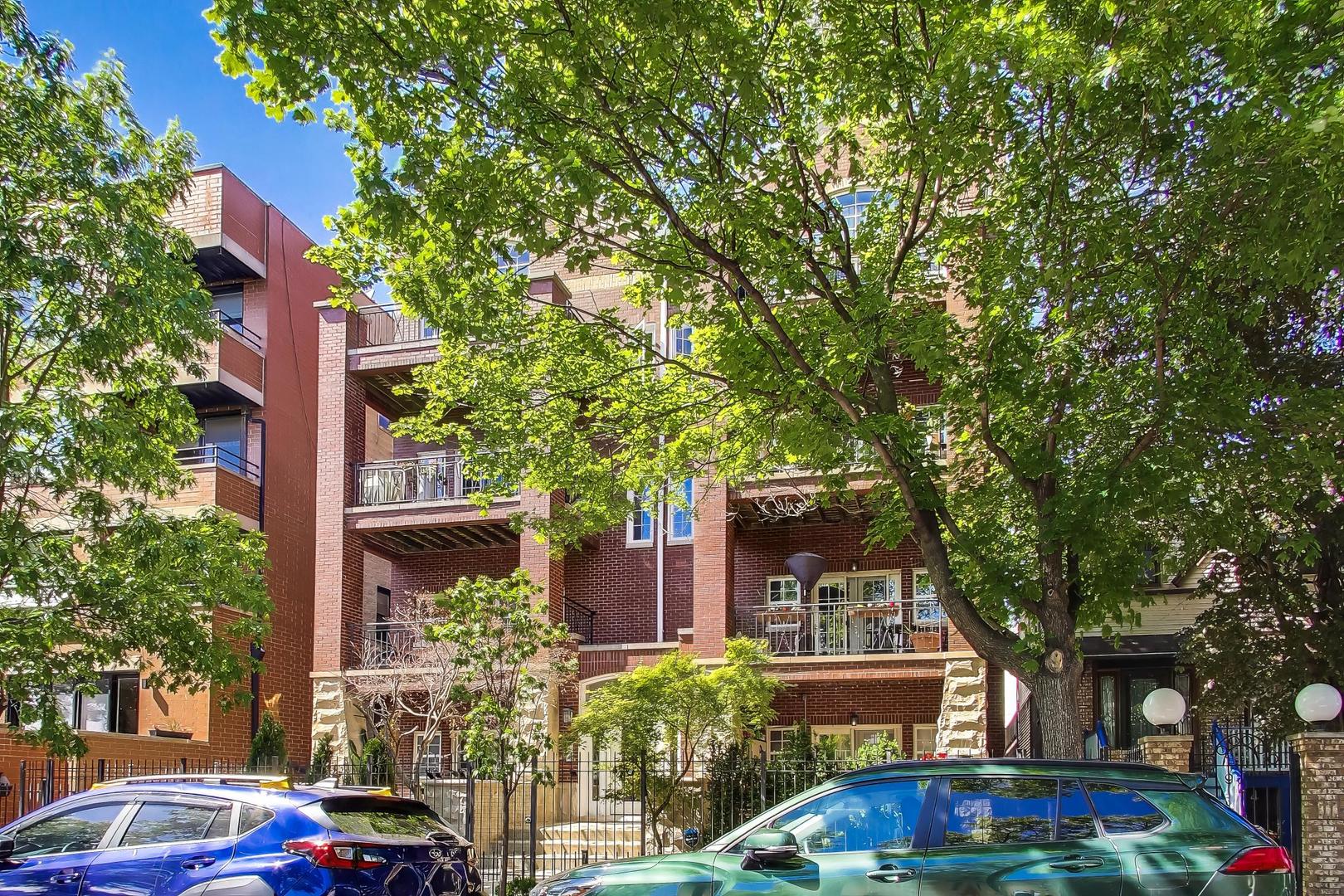 930 W Cuyler Avenue Unit: 2R