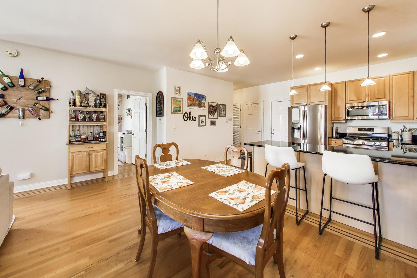 930 W Cuyler Avenue Unit: 2R