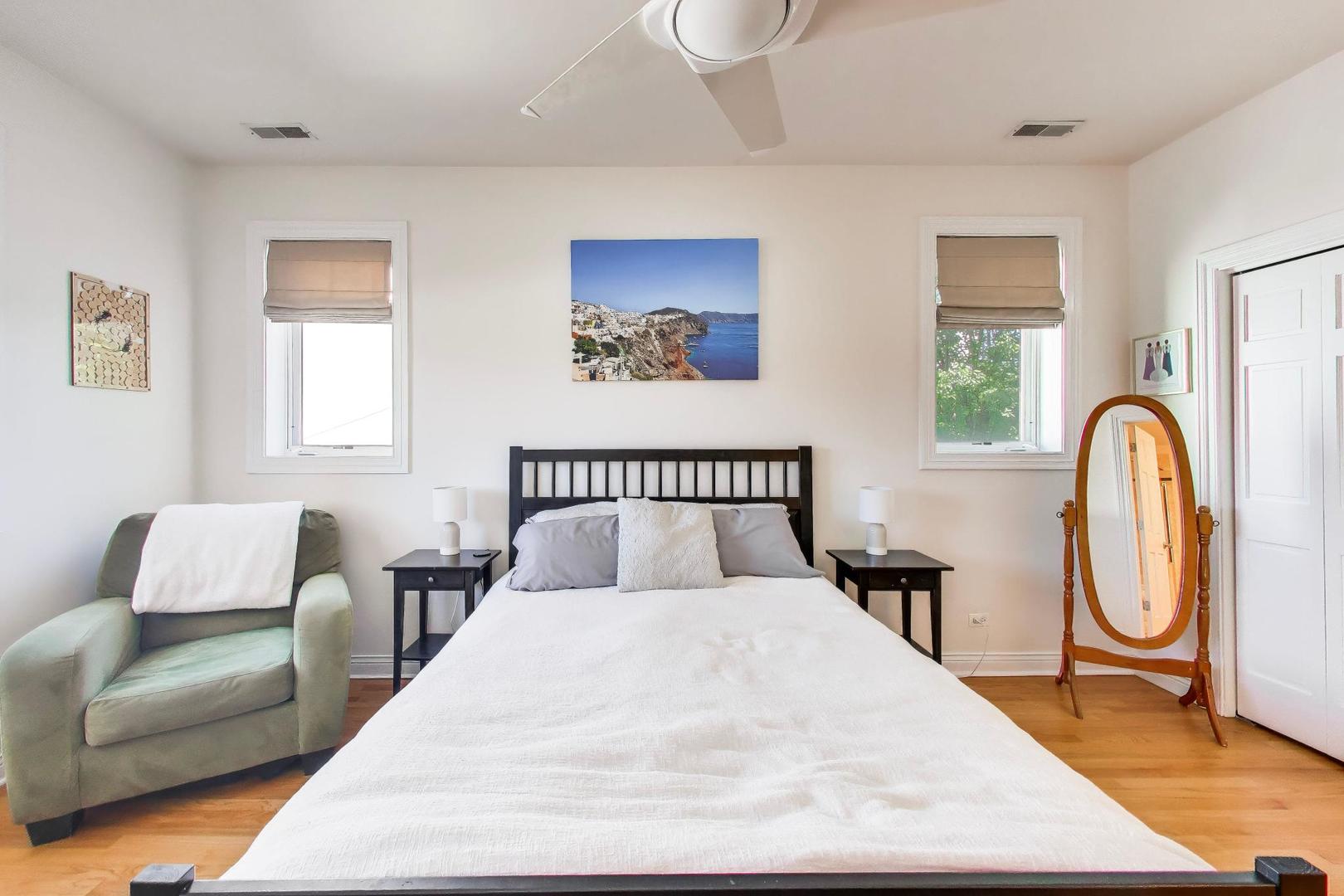 930 W Cuyler Avenue Unit: 2R