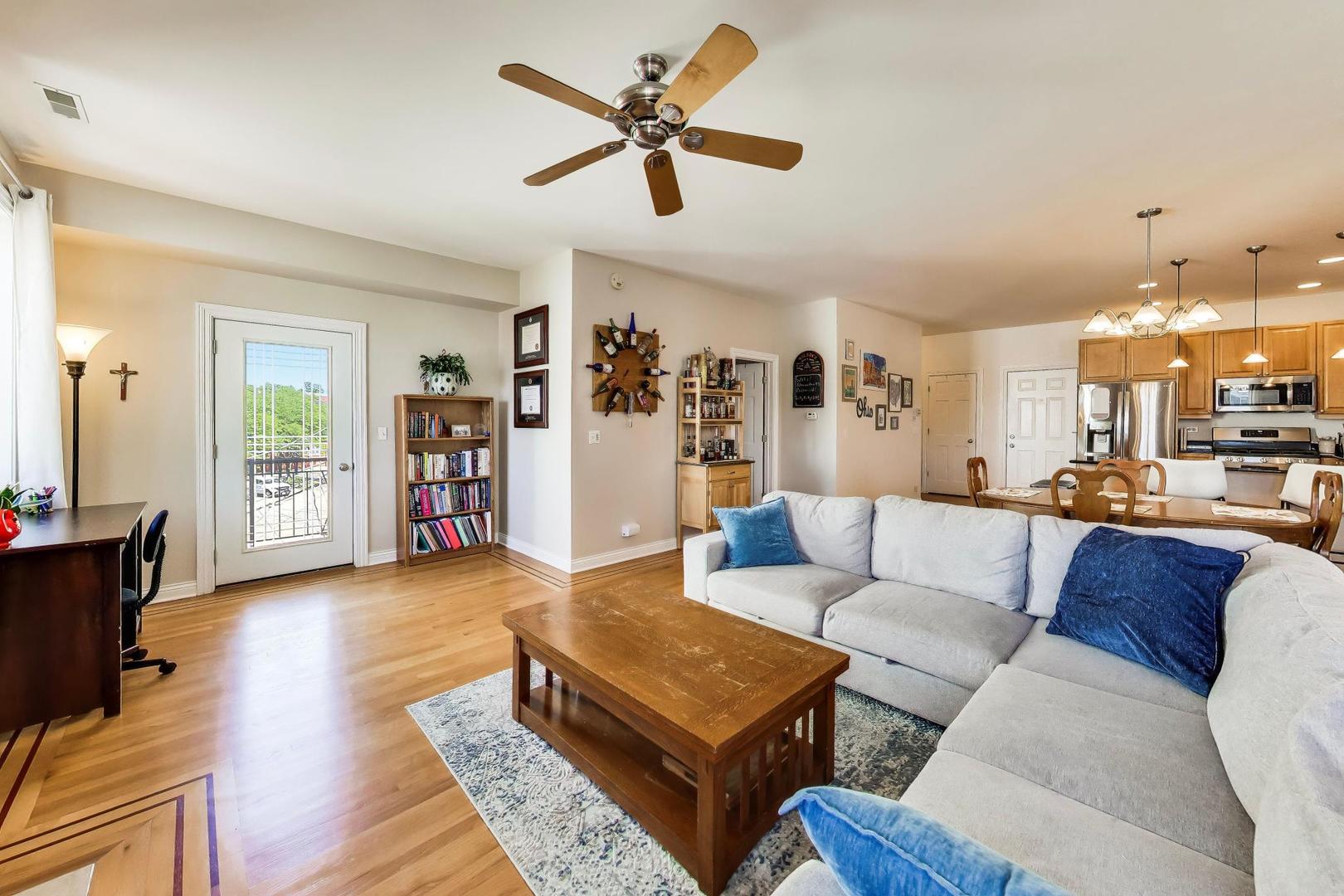 930 W Cuyler Avenue Unit: 2R