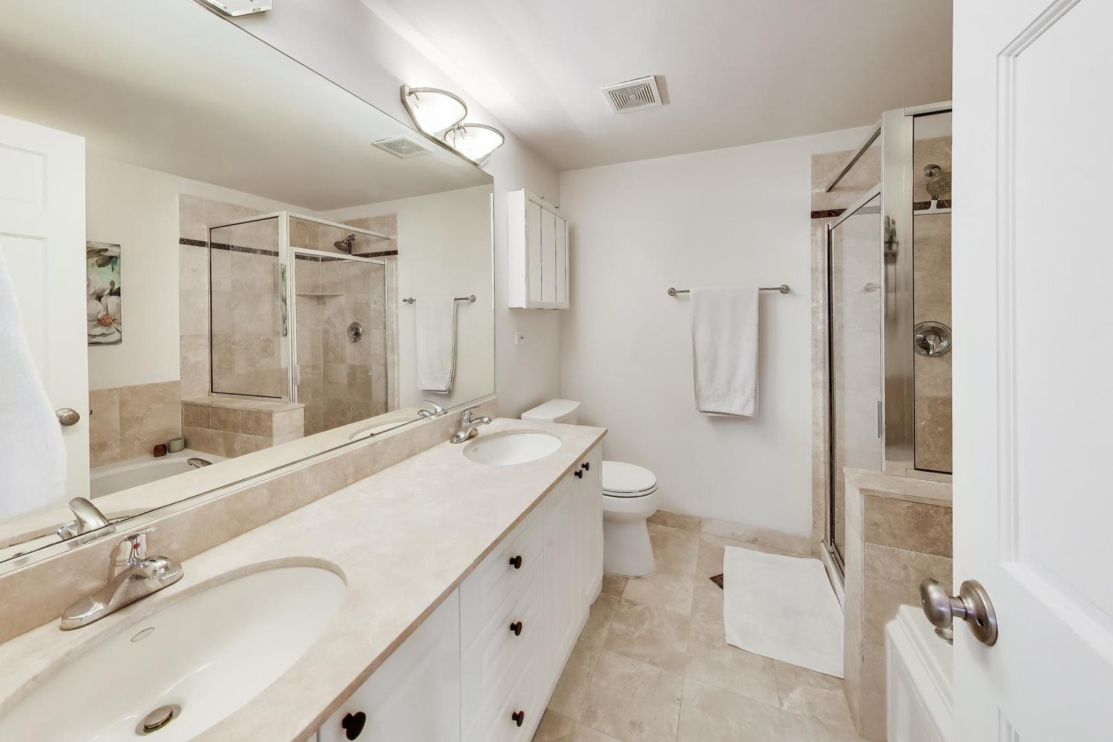 930 W Cuyler Avenue Unit: 2R