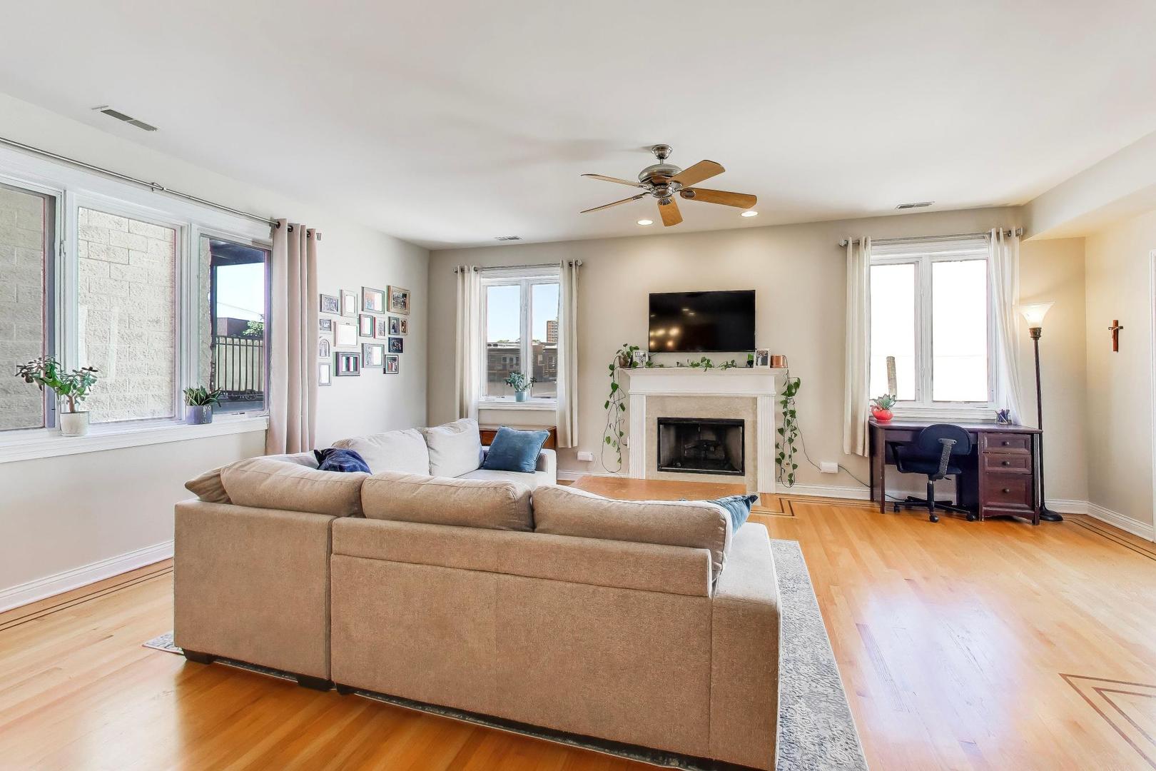 930 W Cuyler Avenue Unit: 2R