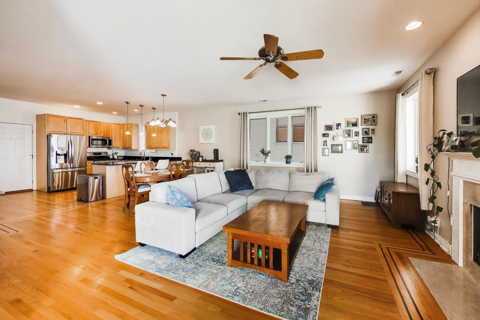 930 W Cuyler Avenue Unit: 2R