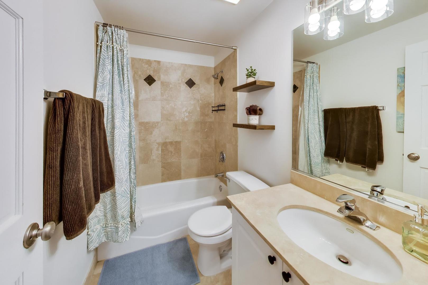 930 W Cuyler Avenue Unit: 2R