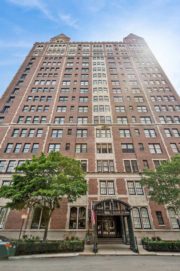 1120 N Lake Shore Drive Unit: 1B