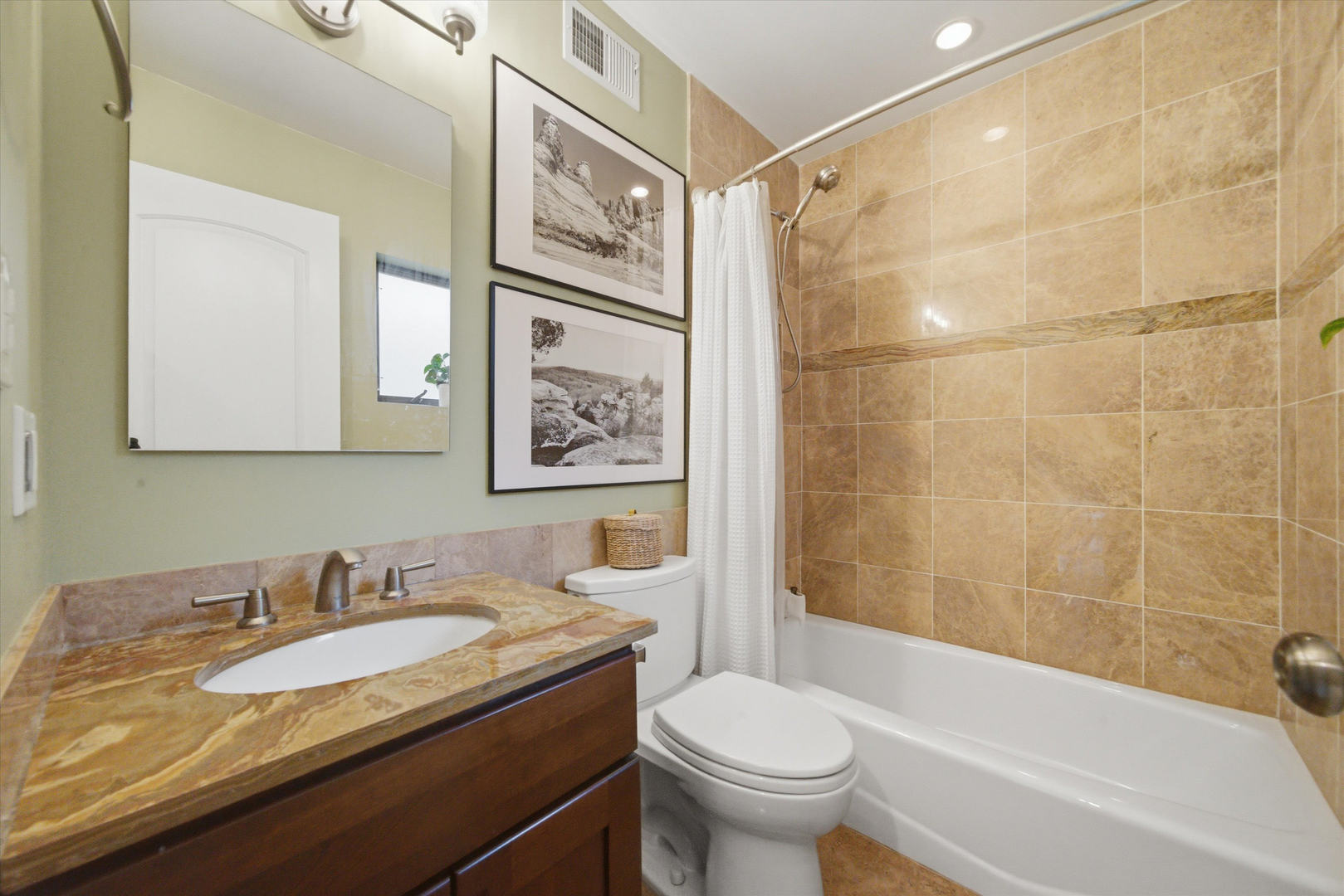 3759 N Kenmore Avenue Unit: H