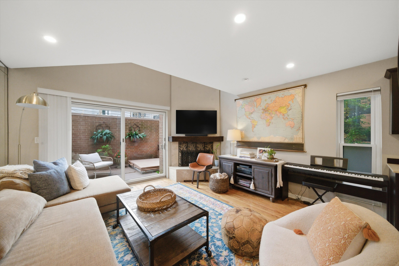 3759 N Kenmore Avenue Unit: H