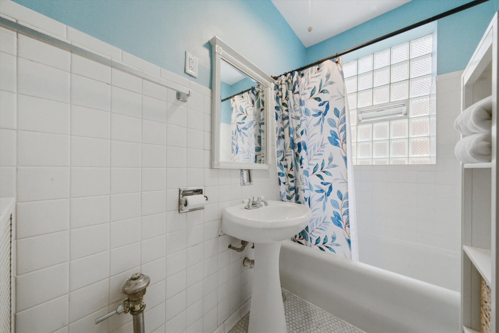 1425 W Summerdale Avenue Unit: 2AB